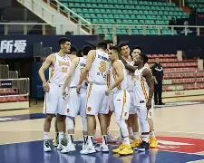 关于冲刺阶段巴塞罗那调整名单以备CBA季后赛，单刀错失环节打磨，压力陡增，更衣室氛围转暖的信息