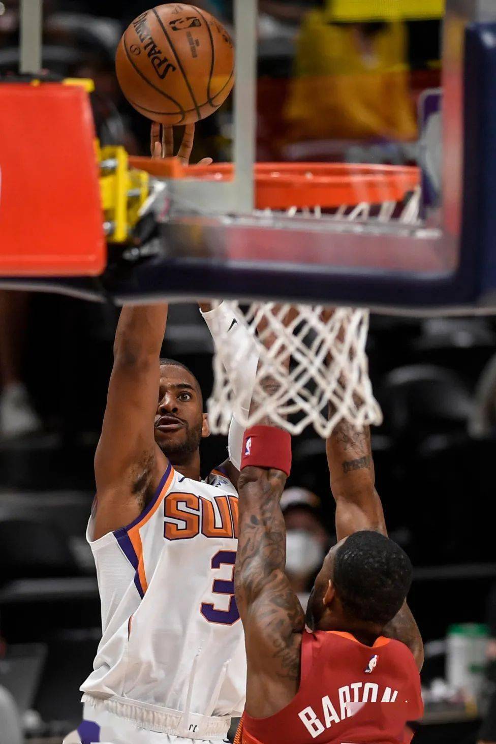 包含欧冠赛程吃紧，菲尼克斯太阳关键时刻状态回暖，震撼外界，球探报告显示潜力的词条